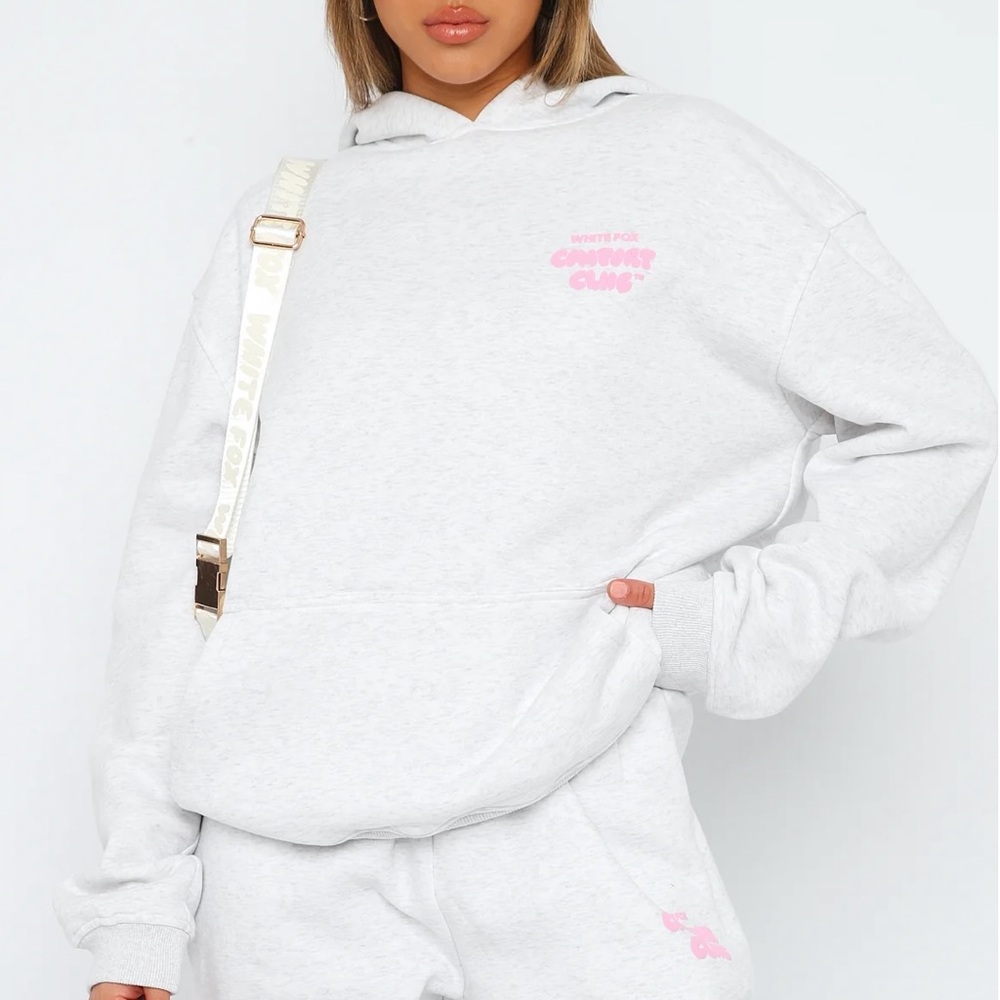 White fox women’s SET with sweatpants AND sweatshirt